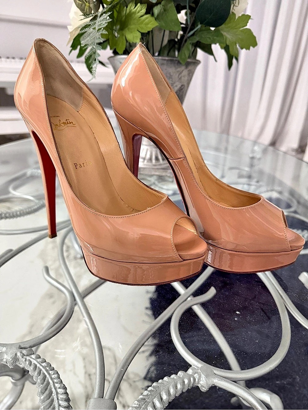 Christian Louboutin Very Prive 120 Patent Peep Toe Pumps in Beige/Tan. EU41,
